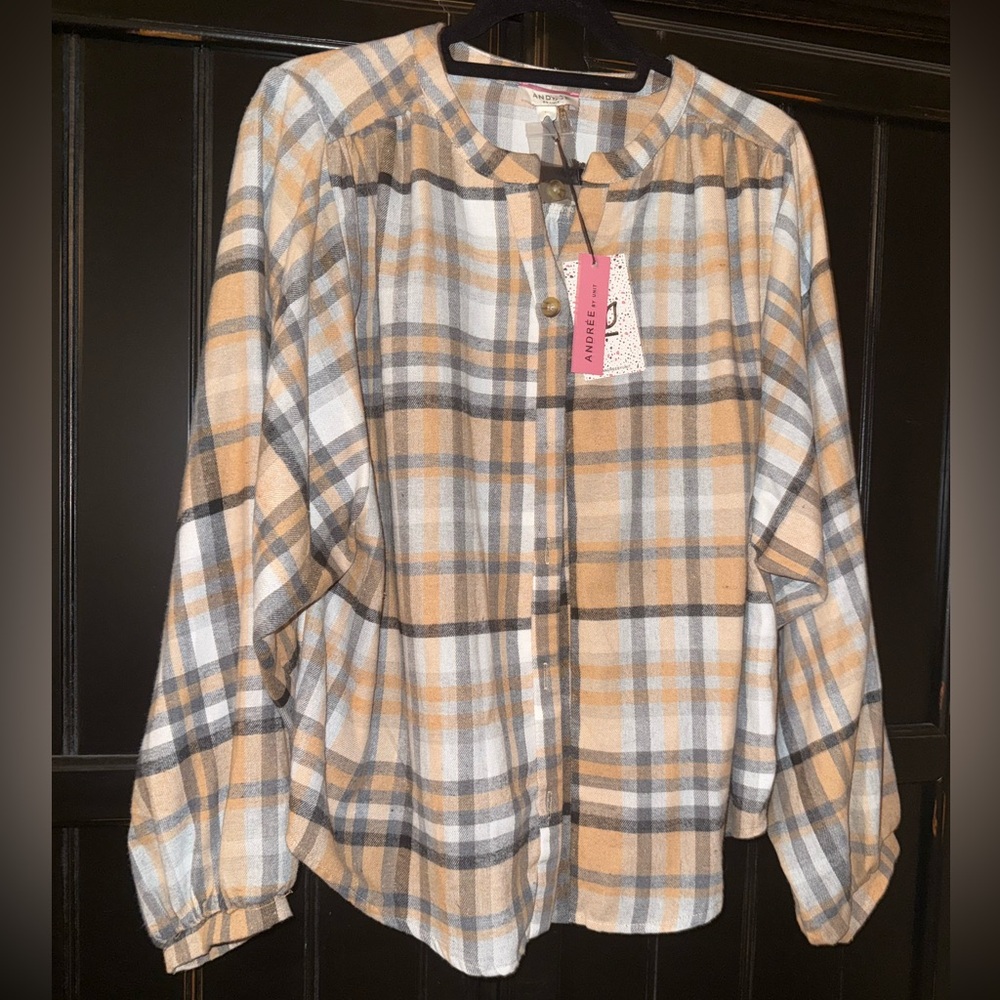 ANDREE BY UNIT Plaid Top in Peach and Gray